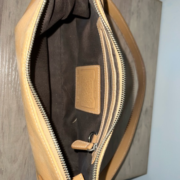 Tan Coach leather handbag, good condition - Picture 4 of 5